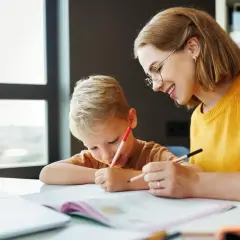 Nauczanie domowe na czym polega – poznaj wady i zalety tej formy edukacji