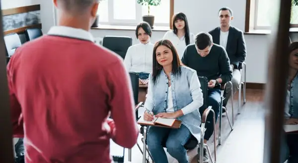 Jakie ma się wykształcenie bez matury? Odkryj alternatywy edukacyjne