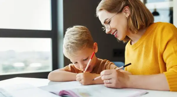 Nauczanie domowe na czym polega – poznaj wady i zalety tej formy edukacji