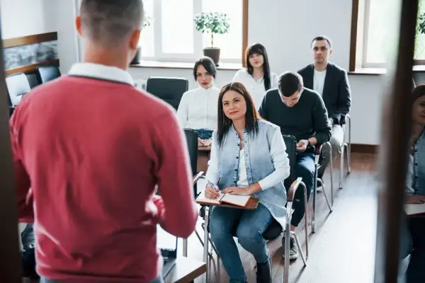 Jakie ma się wykształcenie bez matury? Odkryj alternatywy edukacyjne